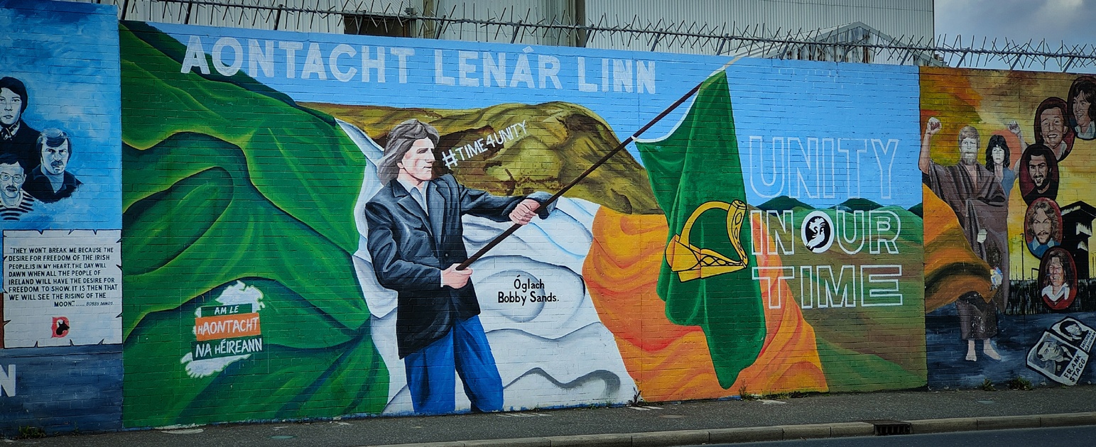 black cab tour Murals Belfast