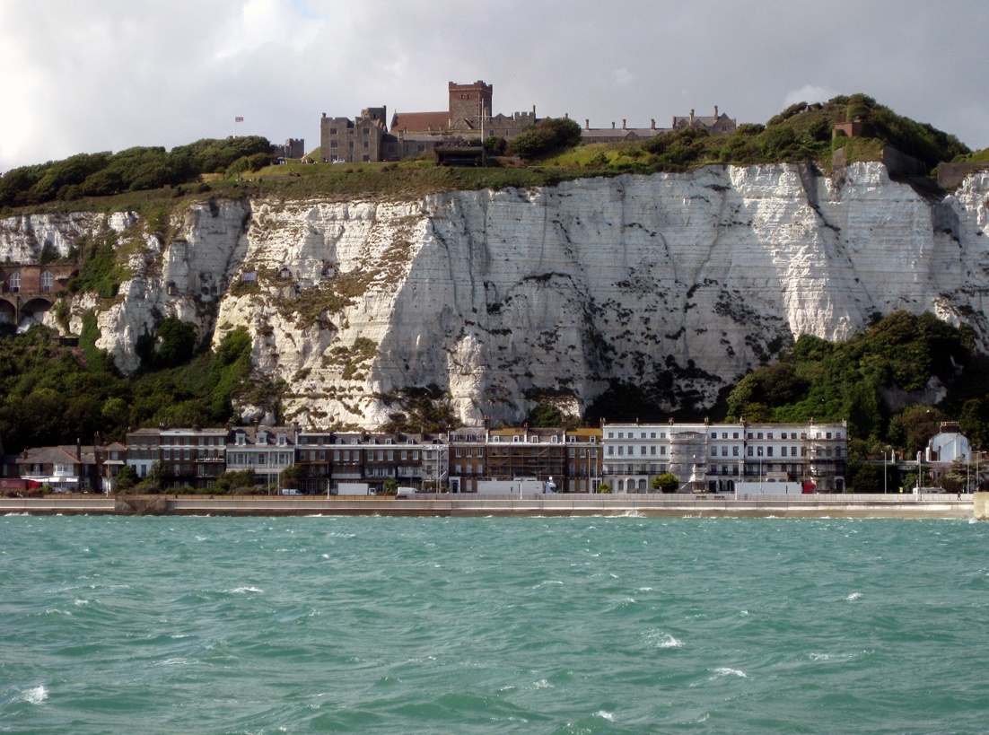 Dover Castle op de White cliffs of Dover