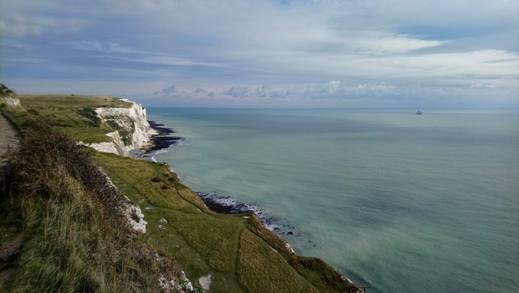 uitzicht vanaf de krijtrotsen bij Dover