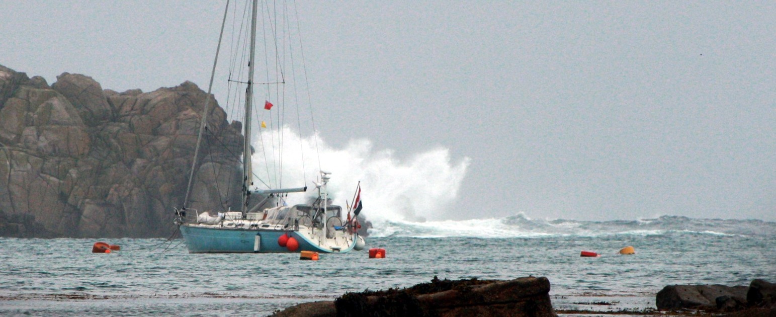 Stormy weather Scilly Islands - Cherokee in New Grimsby Sound